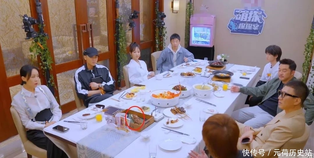 桌菜|点一桌菜就吃几口,明星们录真人秀浪费食物一个比一个过分