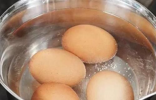 煮鸡蛋时只需加点此，鸡蛋不开裂还自动脱壳，味道更好吃更鲜美