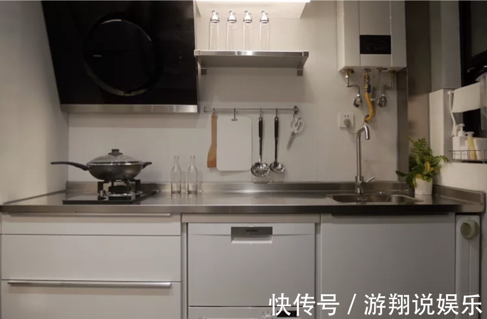 小房子|小户型要这么装,24㎡玄关秒变厨房和洗衣房,收纳翻倍方便实用!
