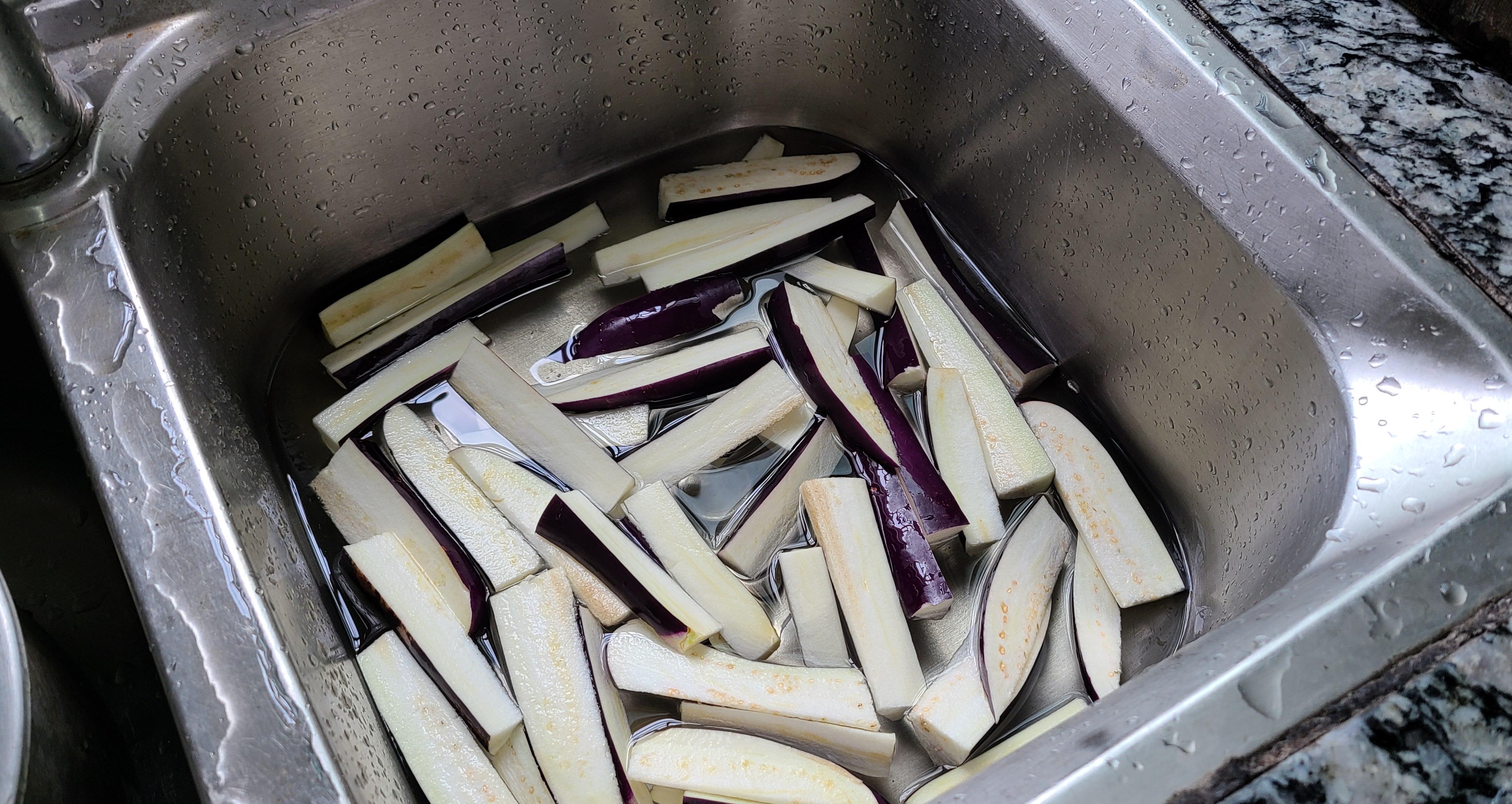 咸鱼茄子煲，广东人爱吃的下饭菜，咸香美味，每次做都很好吃