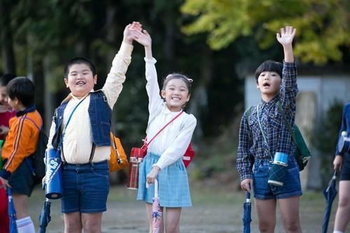 小学|小学期间，妈妈着重培养孩子这4项能力，把两个孩子送上重点中学