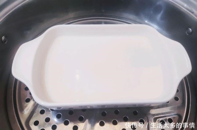 咬一口幸福感爆棚糯米糍,糯米粉蒸一蒸,裹上芝麻更好吃!