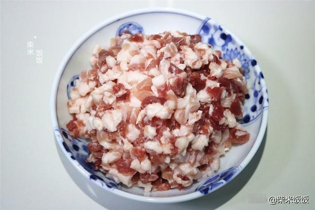 韭菜饺子，别总搭配鸡蛋了，教你这样调馅，个个爆汁更好吃