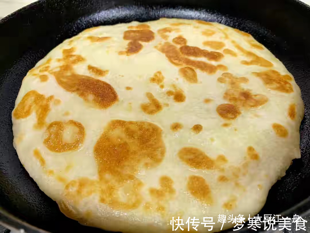 怎样烙饼才能不硬关键在于和面，面点师教你1招，凉了也不硬