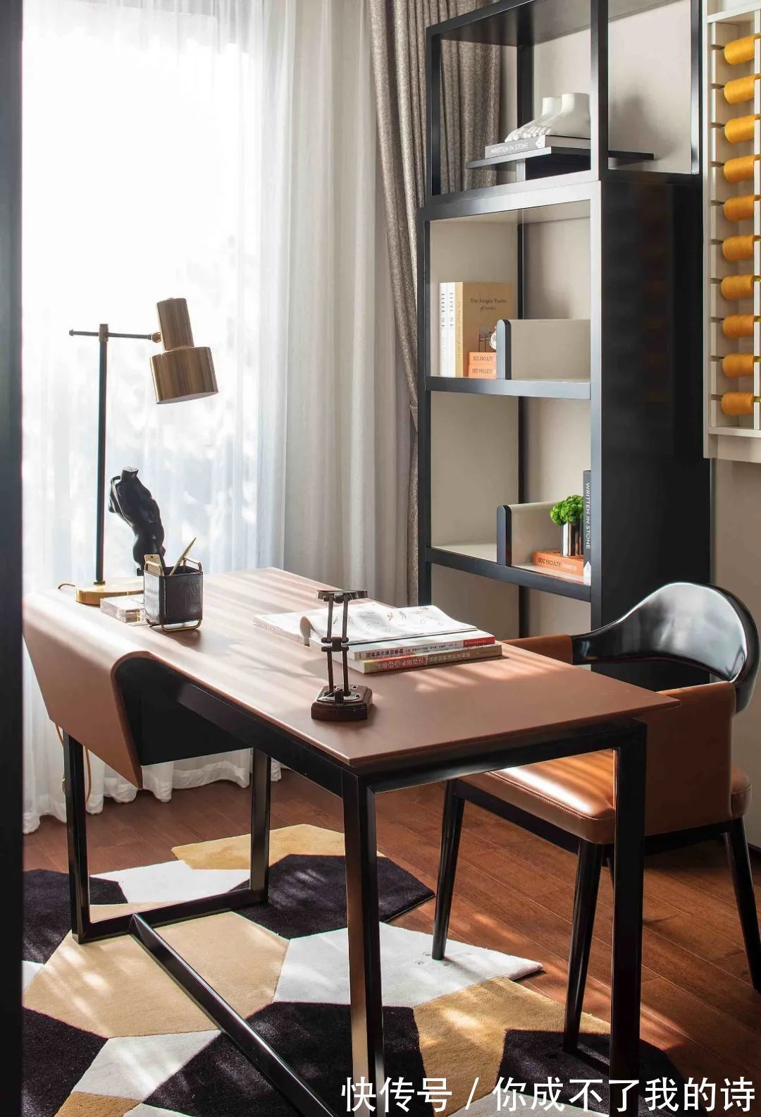 针线活|122㎡现代时尚，心灵手巧的女主，在家布置工作台，做起针线活