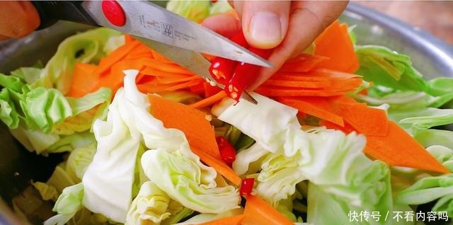 我家就爱这菜吃包菜,一次腌2瓶,吃饭来点特下饭,简单好吃