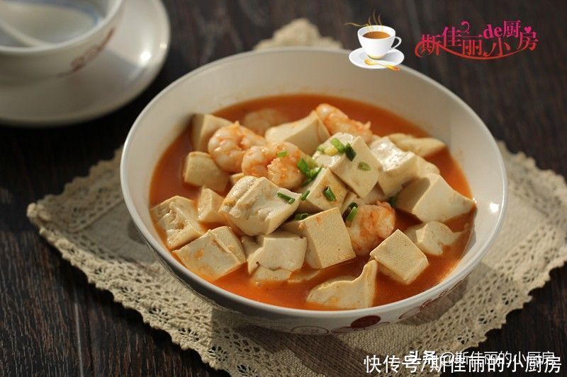 豆腐这样做实在鲜美极了，嫩滑鲜美总吃不腻，我家每周至少吃两次