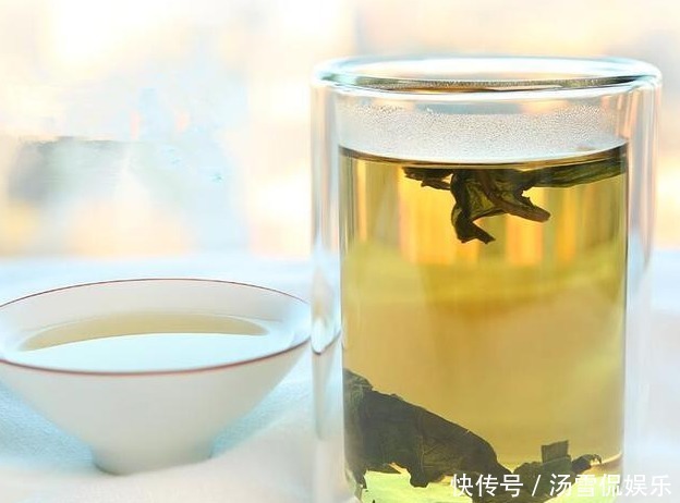 血糖高的人,少吃3种食物!控制好血糖,谨记喝