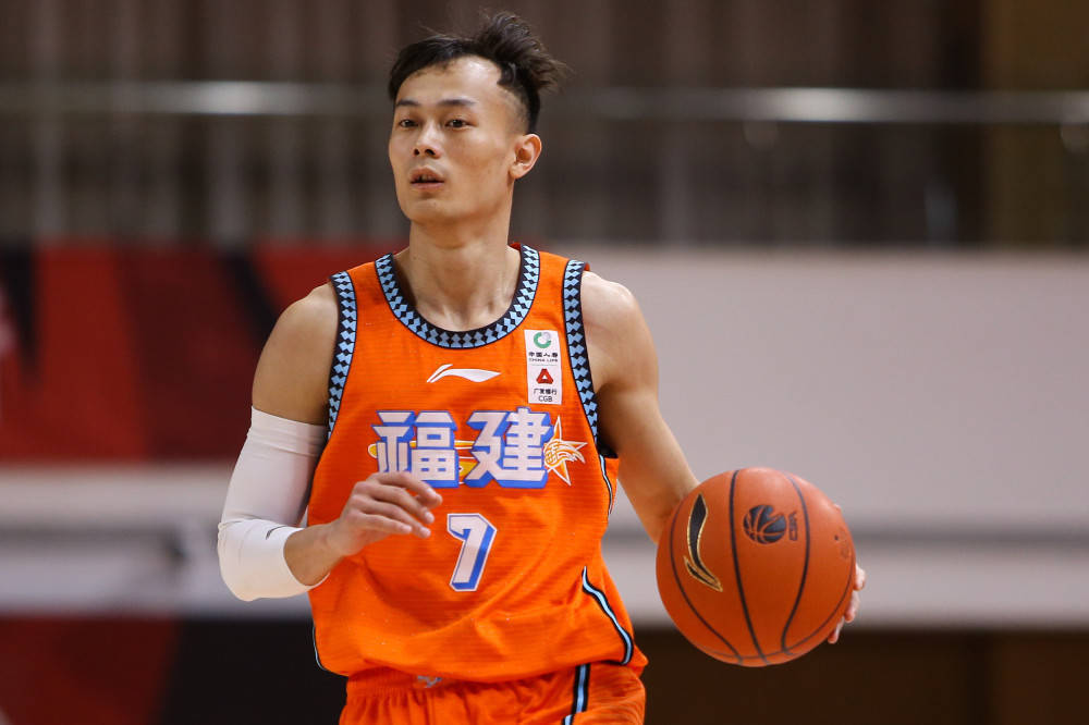 杜锋|广东男篮正式签下汤杰,将身披30号球衣,签C类合同至下赛季结束