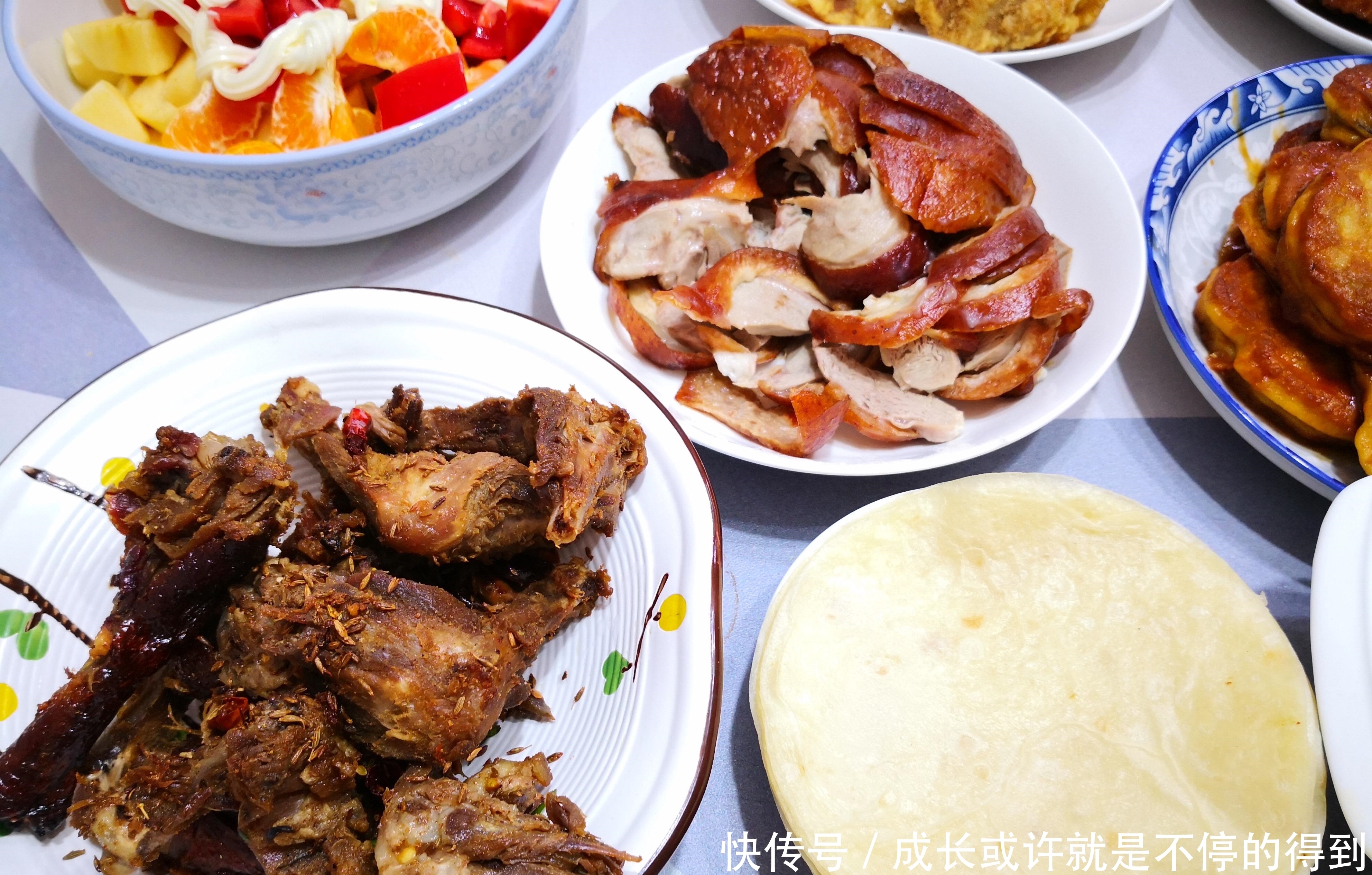 儿子外地上大学,开学前给他做一桌“开学宴”,网友:这是土豪!