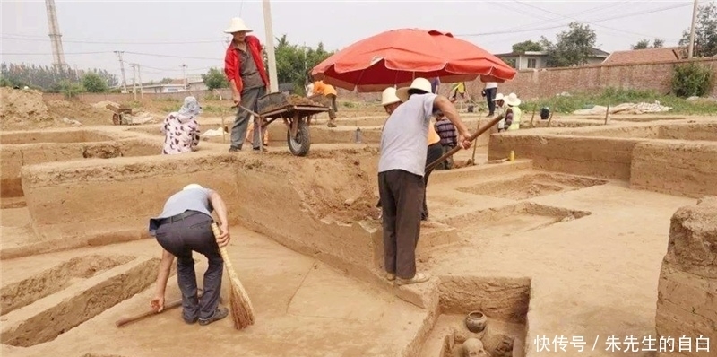 冲锋枪|古墓出土40把老“冲锋枪”,距今已接近两千年,专家:果然是他