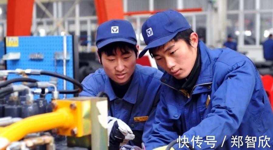 副臂|英国KHL权威发布！徐工起重全球第一，1600吨是怎样炼成的？