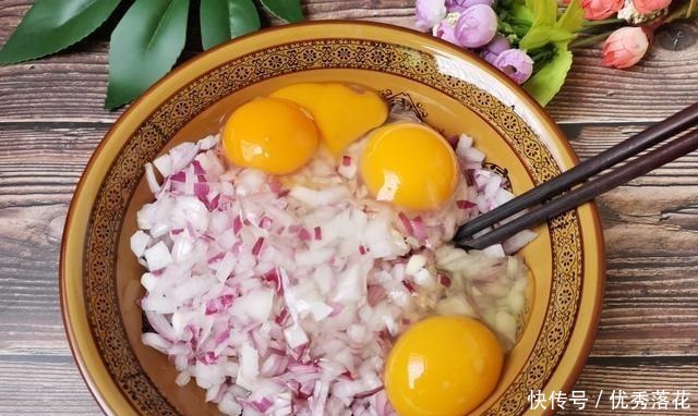 简单|洋葱煎蛋怎么样教你小贴士,简单加一步,炒鸡蛋香下饭