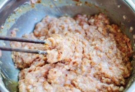 春季要多吃这菜，不煎炸不凉拌，入馅包饺子特解馋，上桌家人抢