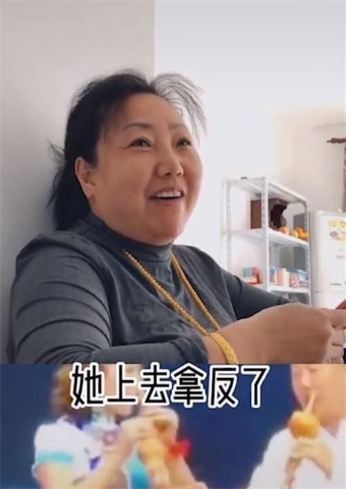 轮流转|妈妈上老年大学被留校，女儿趁机“数落”，网友笑翻：风水轮流转