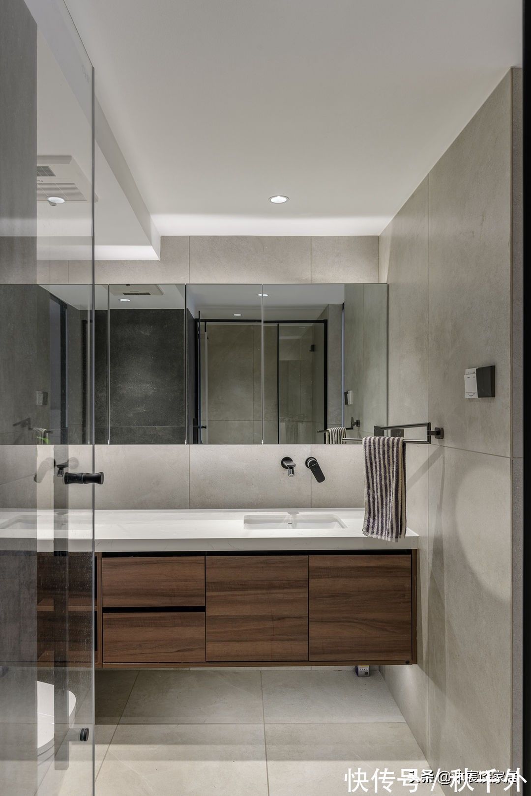 沐宸|越来越多年轻人选择客厅不装电视,还真别说,这样的家出彩又实用