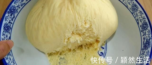 解馋|玉米面最解馋的吃法,不加一滴水,蓬松暄软,好吃到停不下来