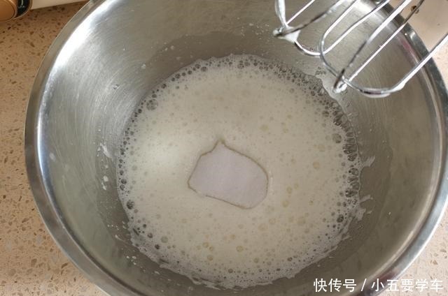 戚风蛋糕|做了不下100次的蛋糕，配方实用靠谱，甜而不腻比买的好吃！