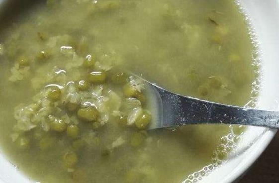 赶跑|中医建议:无论男女,清晨多喝4种水,呵护肠胃健康,赶跑疾病!