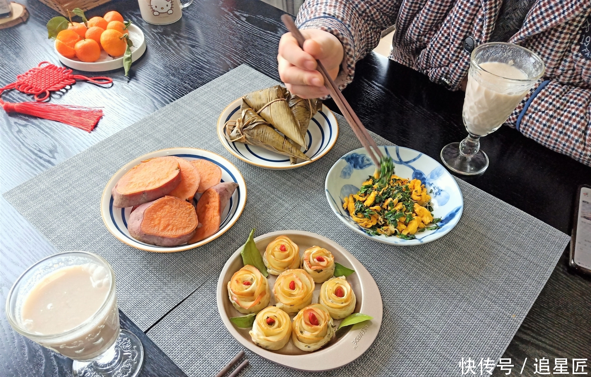 老两口的浪漫早餐,吃得舒服又省事儿,网友:有仪式感的生活