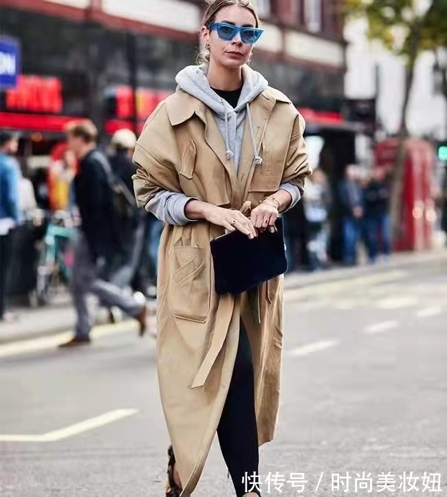 卫衣 “长大衣+卫衣”火了,毫不费力的穿搭术,实用又时髦洋气