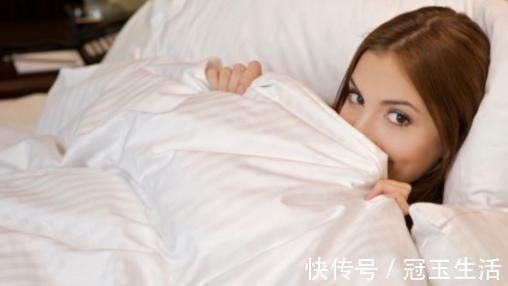 延长|睡觉本是为了延长寿命，但3种睡觉恶习却是“折寿”！尤其是第1种