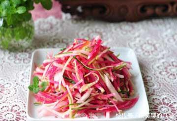 美食推荐:醬香炒鸡翅、香辣肥肠、赛香瓜制作方法