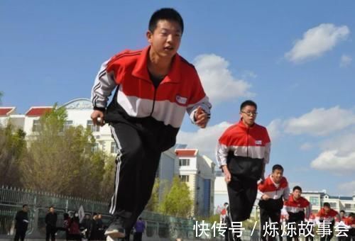 体育|体育老师公认“省力”跑步法,助力学生轻松到终点,考生可参考