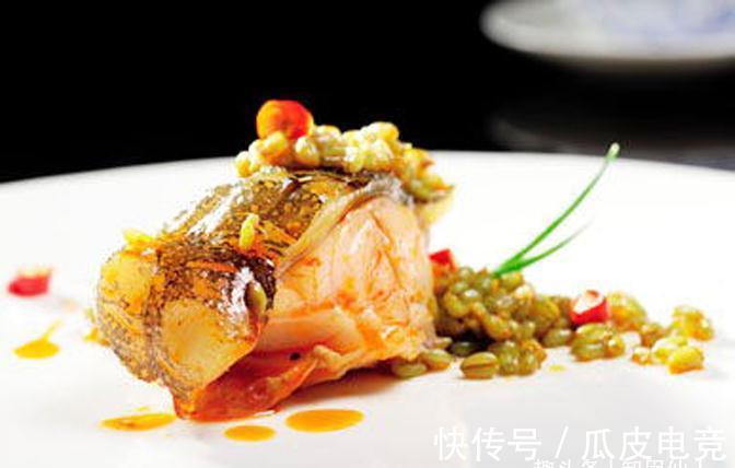 美食推荐:油豆腐红烧大鱼头、滋味猪手、麦香参宝鱼制作方法