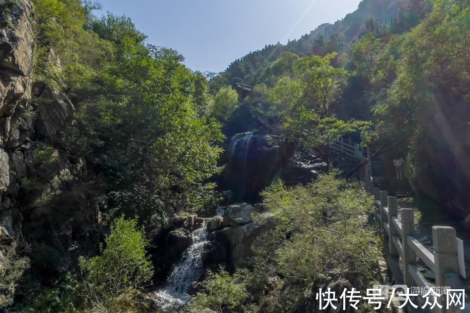 水帘峡景区|这就是山东·国庆探泉丨水帘泉：滴水成帘，长年不涸，是远近闻名的“圣水”