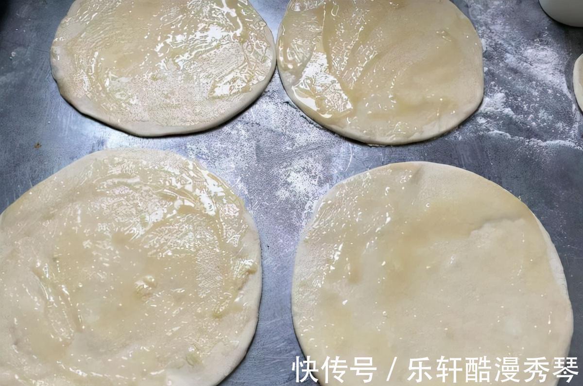 教你做层层有油酥的芝麻小饼,外皮酥脆,里子香而松软