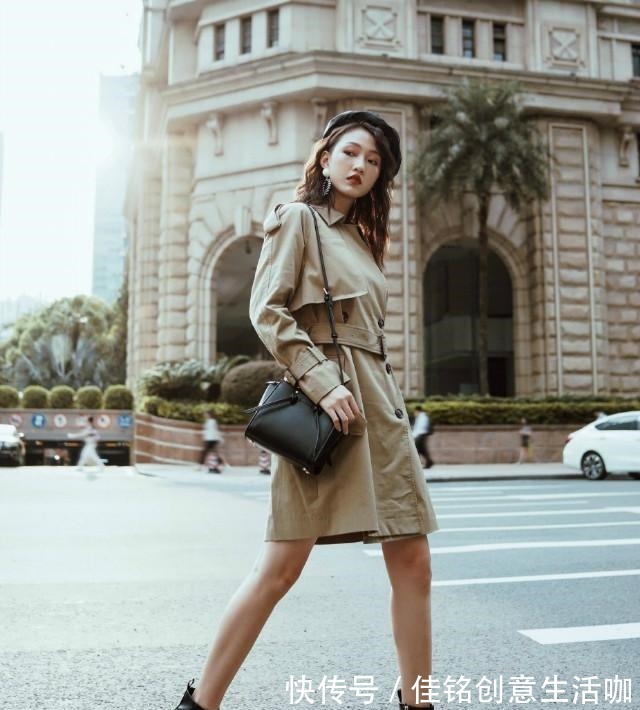 风衣 今年流行不累脚的“裸靴”，搭连衣裙+风衣，洋气显瘦又有女人味！
