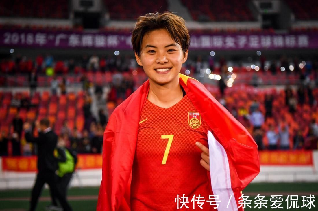 王霜|国足4消息!王霜疑似骨裂,女足3将想留洋,里皮冠军言论不准确