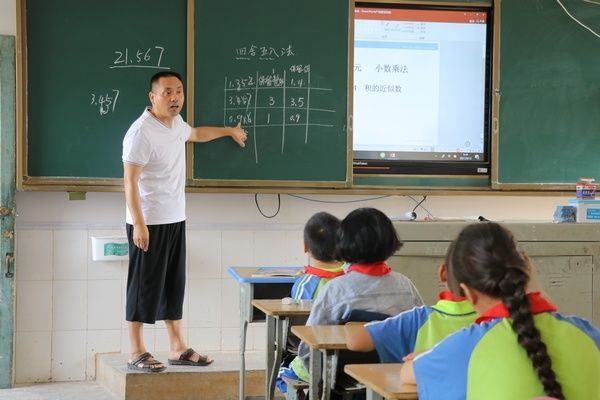 教育|杨礼光：30年坚守 守护乡村教育情怀