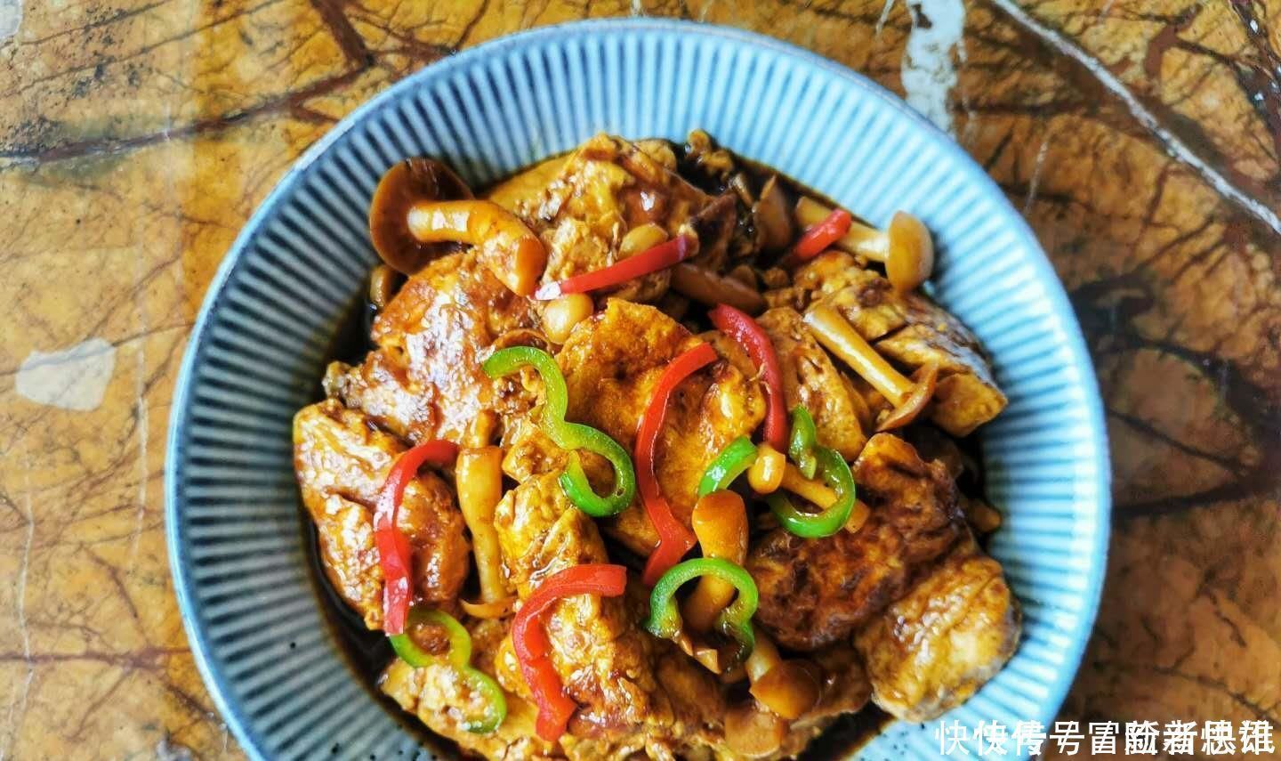 养生|鸡蛋豆腐新吃法，咸鲜香嫩的下饭菜，老人吃了养生，孩子吃了健脑