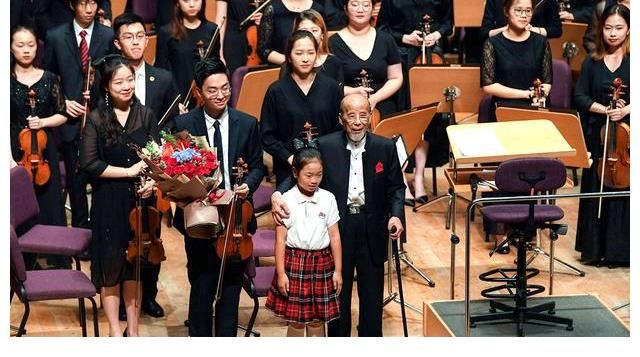 《智取华山》音乐指挥，97岁指挥家曹鹏近照曝光：我能指挥到百岁