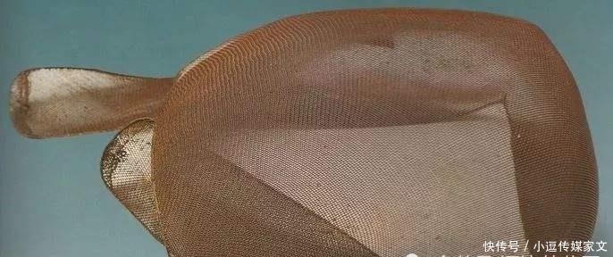 利豨墓出土一件千年“官帽”,外形很诡异,专家:影视剧忽悠人