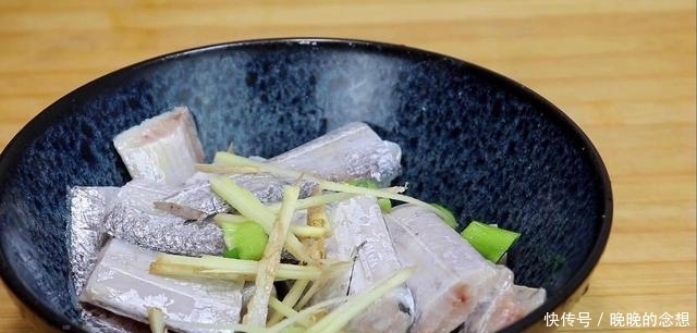 今日推荐:带鱼百吃不厌做法,加1个鸡蛋,好吃无腥味