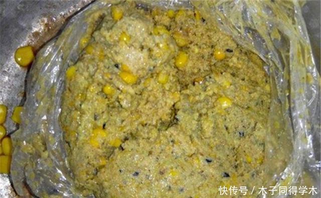 搅拌均匀|盛夏钓大水面，水广鱼稀聚鱼不容易，分享几个窝料配方和打窝技巧