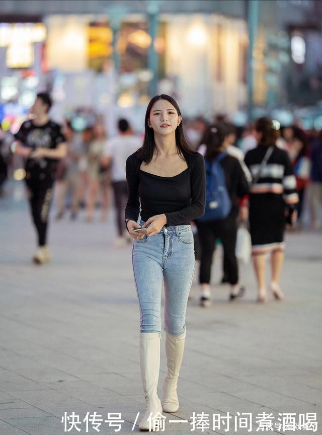 冬天就这样穿,牛仔裤搭配高筒靴,整个人气质都不一样了