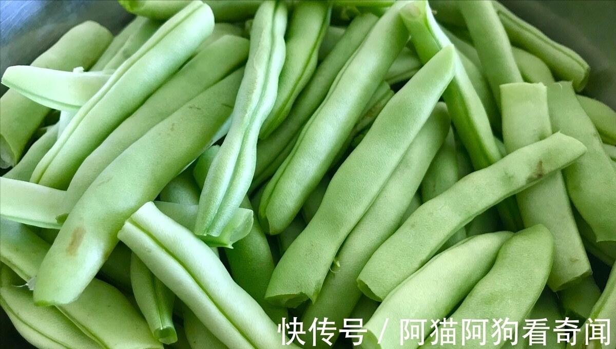 豆角焖面，面条直接下锅是错的，多做1步，根根干香入味，不粘连