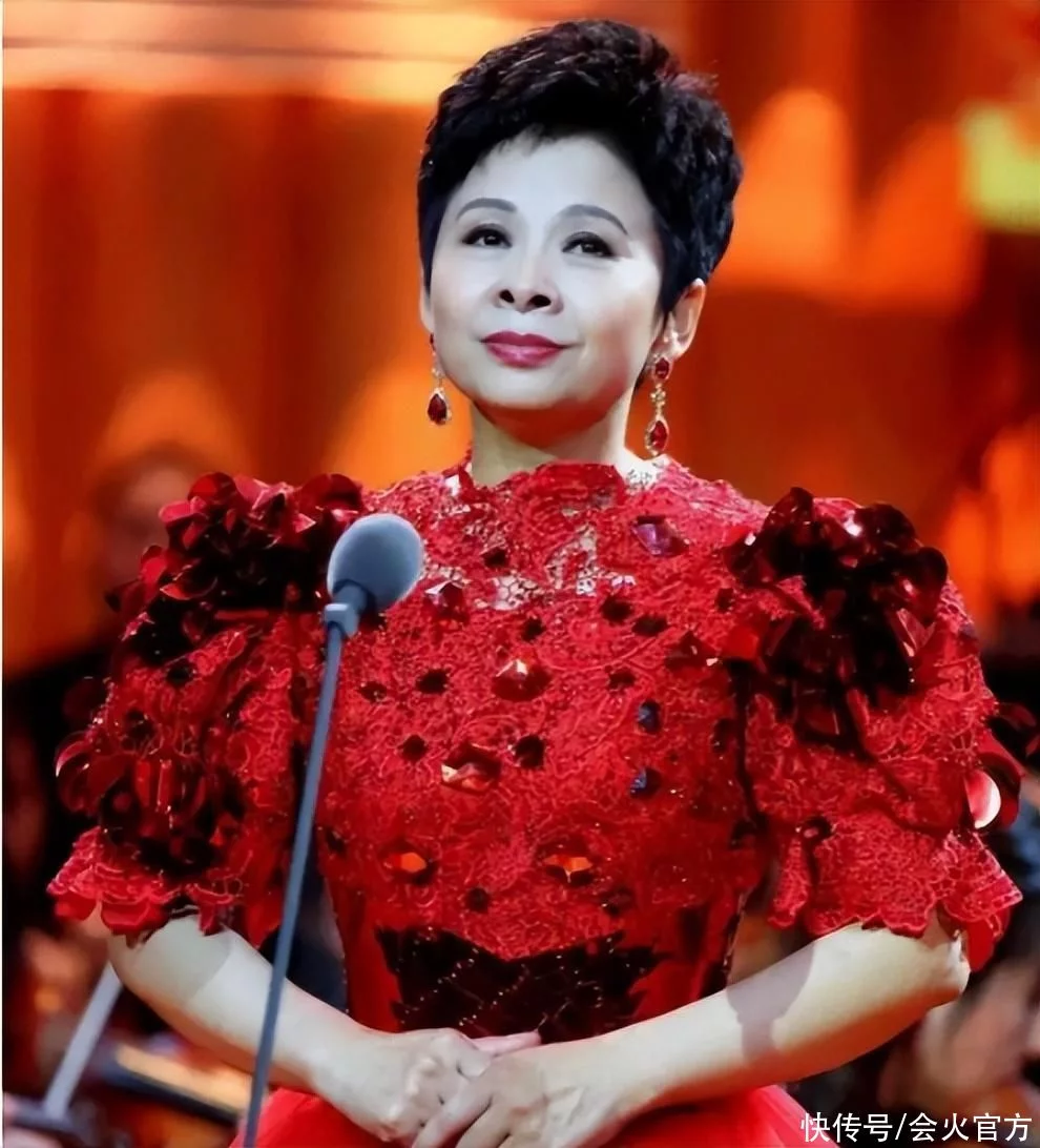 江城子·董文华集友聚餐饮酒高歌