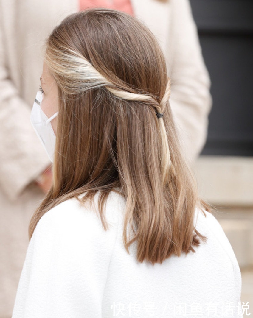 优雅|不愧是西班牙未来女王,15岁公主穿搭就初显成熟,简约却不失气场