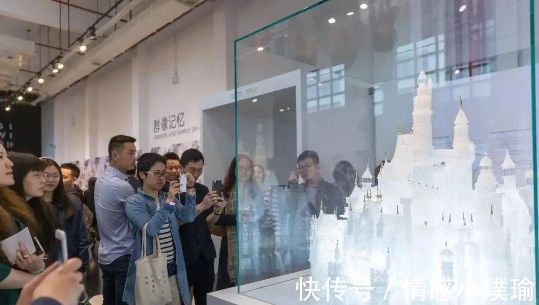 小女孩|熊孩子毁46万元作品,家长叫嚣:小孩吃屎你也吃屎?