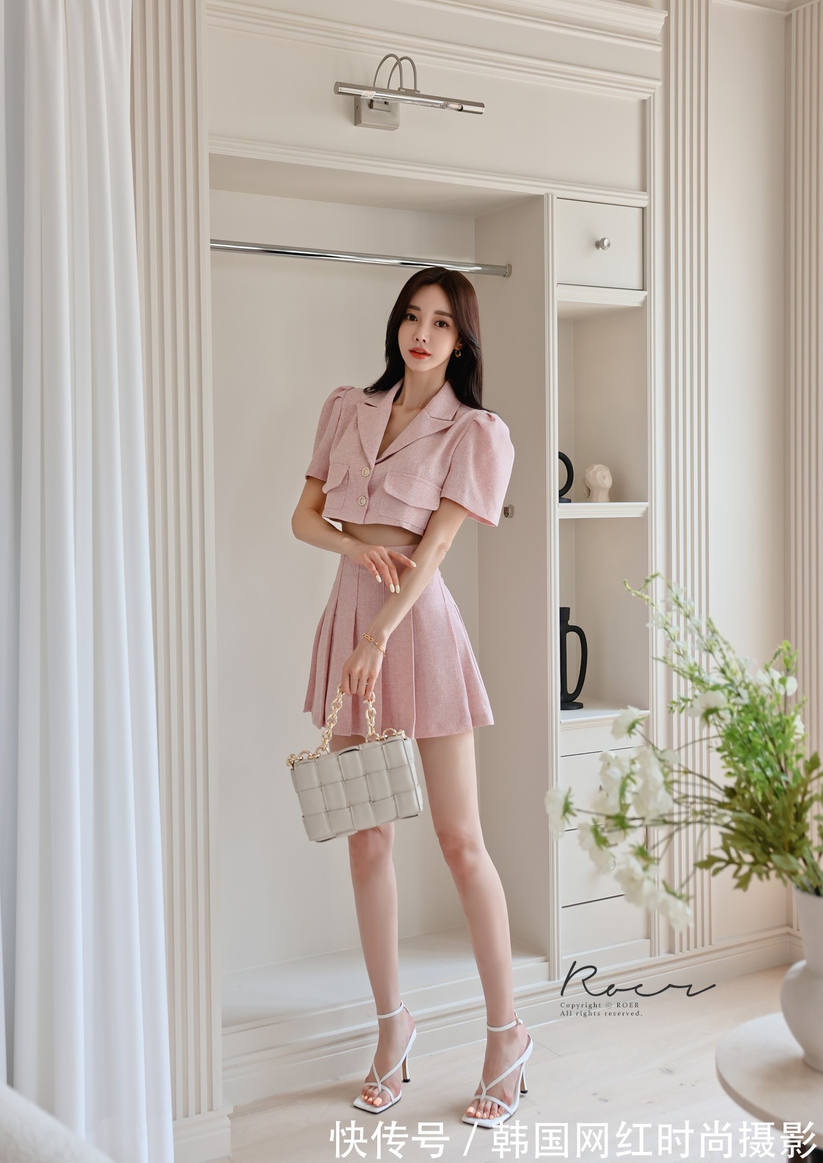 衣裙|首发孙允珠时尚搭配：爱丁堡缀花夏桂奶茶真丝衣裙