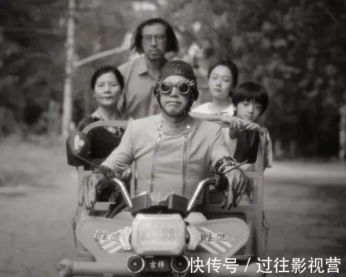 《导演请指教》，这是消费完演员开始消费导演了？