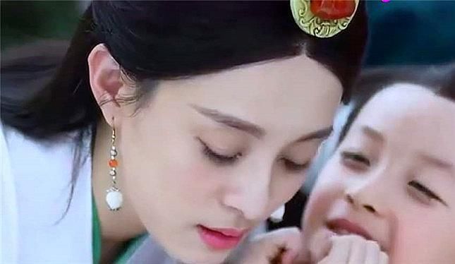 不服|芈月传：秦王死前给了樗里疾一把剑，如果芈月不服，可直接斩杀