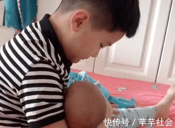 哥哥|全网“最暖哥哥”照顾二胎走红，网友：这样的儿子，给我来一打