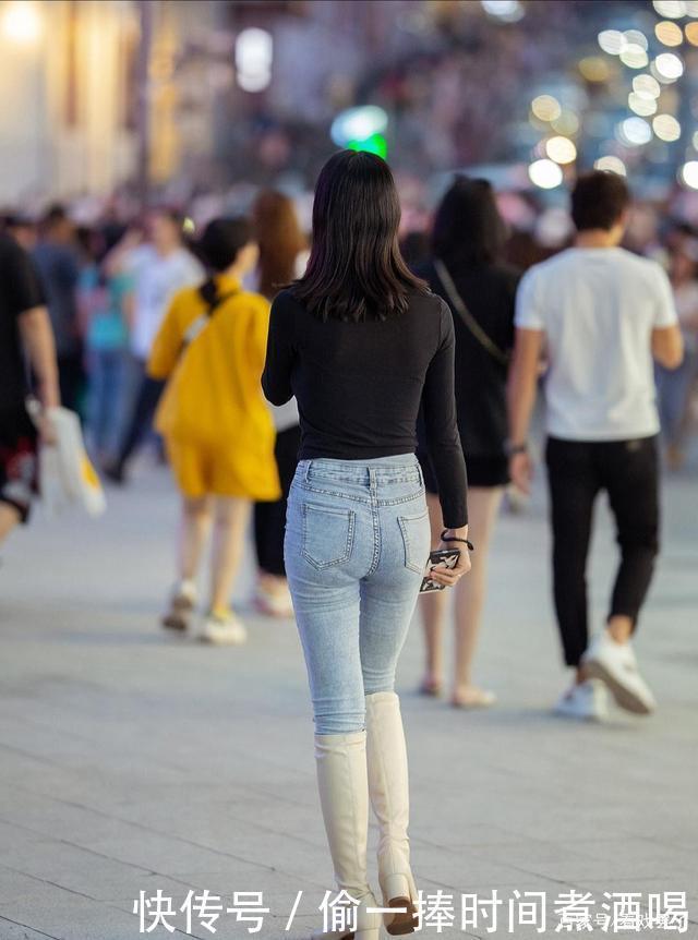 冬天就这样穿,牛仔裤搭配高筒靴,整个人气质都不一样了