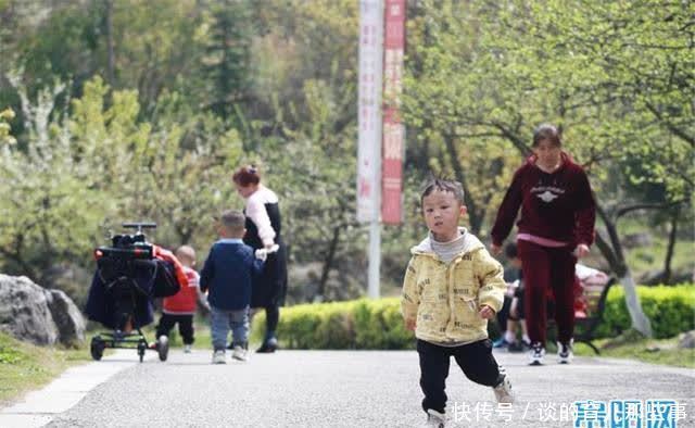 贵阳：踏青游园正当时